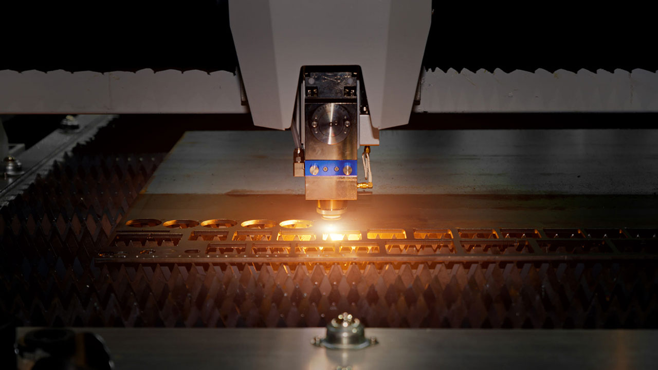 خدمات برشکاری در شبستر